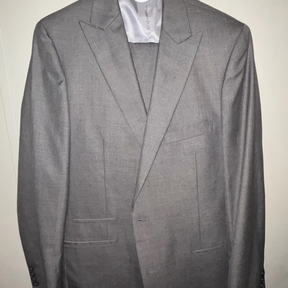 JF J.Ferrar Classic Gray 3 Piece Suit. Pants 36x32 Jacket 42Long